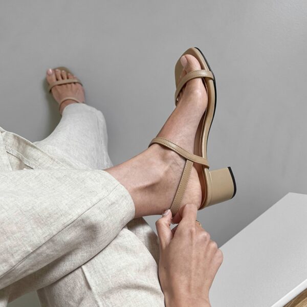 Jaind Buckle Strap Sandals (5cm)
