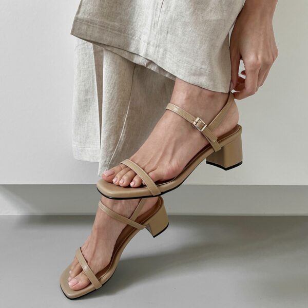 Jaind Buckle Strap Sandals (5cm)