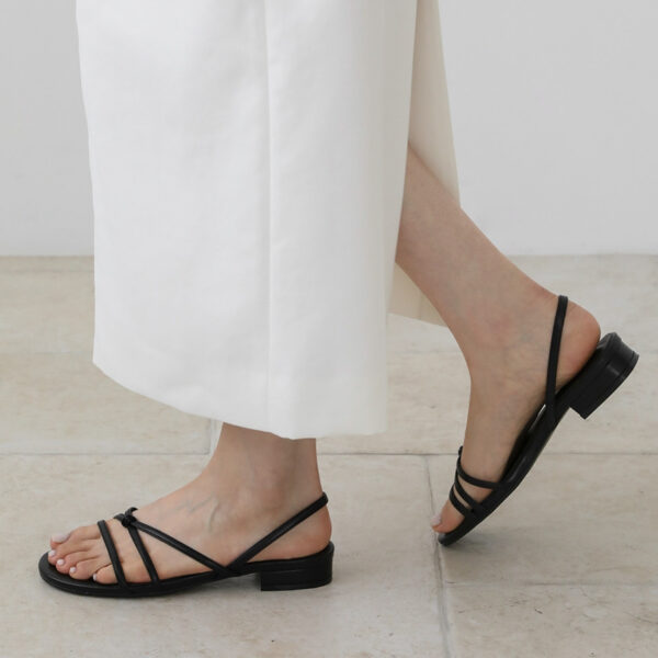 Rhaelin Round Strap Sandals (2cm)